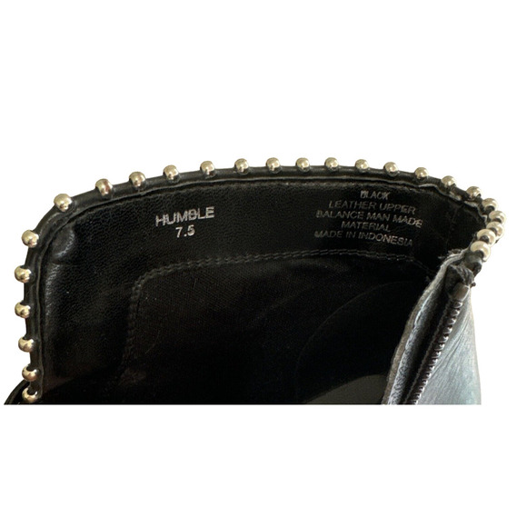 Steve Madden Humble Moto Boot Sz 7.5M Black Leather Buckle Studs Pointed Toe - Picture 7 of 7